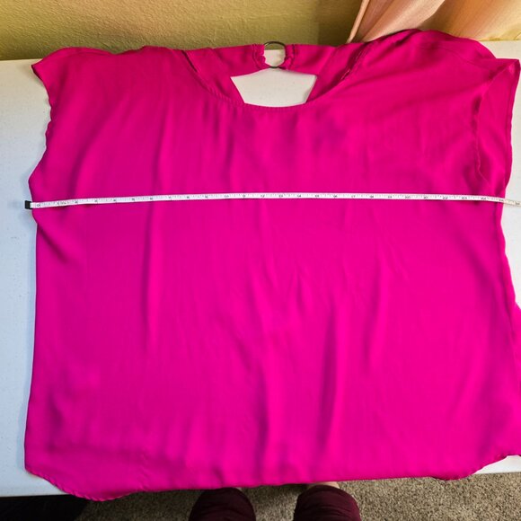 630-29 Torrid Hot Pink Georgette Ring-Back top blouse Size 1 (14/16) - Picture 9 of 12